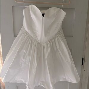 SHORT SWEETHEART NECKLINE DRESS